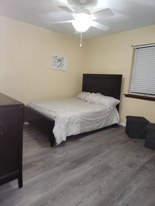 Holiday home Orleans House With Pool & Parking, Peaceful Block *