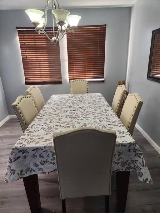 Orleans House With Pool & Parking, Peaceful Block Holiday home